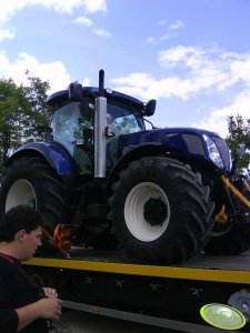 New Holland T7070