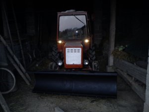 Władimirec T25A + pług do śniegu