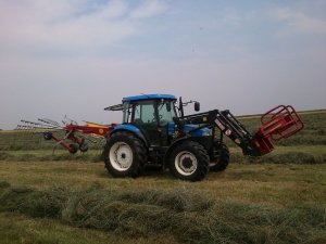 New Holland TD80D