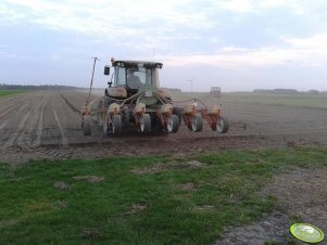 John Deere 5100R + siewnik do kukurydzy