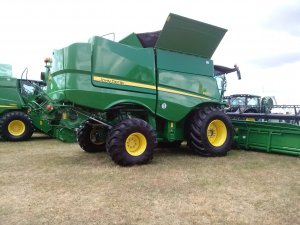 John Deere S680i