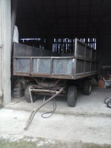 Sanok 3.5 T z trójstronym wywrotem.