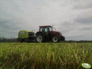 Valtra N111 & Claas Rollant 350 RC