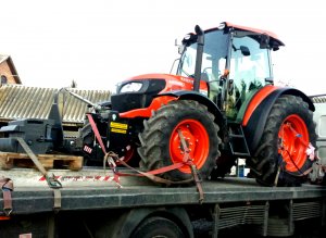 Kubota m8560