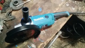 Makita GA9020