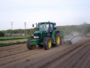 John Deere 6830