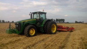 John Deere 8230