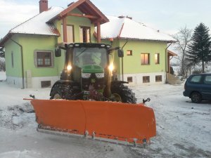 John Deere 6150R z Pronar PU-3300