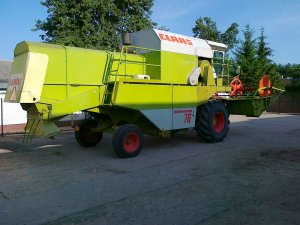 Claas Dominator 76