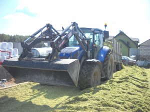 New Holland T5.105 + Rozrzutnik