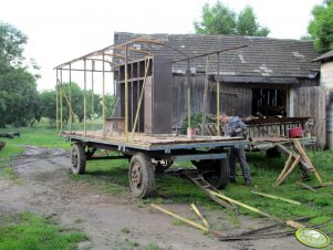 Platforma do bel z barakowozu