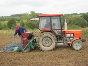 Władimirec T-25 & siewnik Botsch