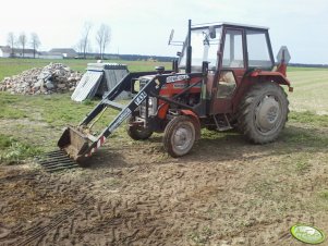 Massey Ferguson 255 z ładowaczem czołowym