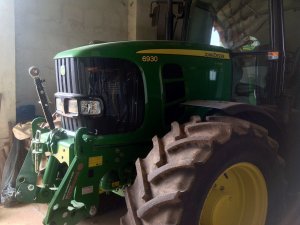 John Deere 6930