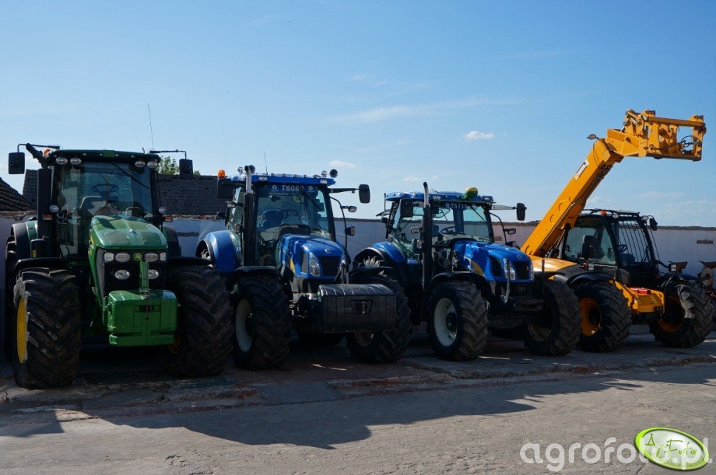 Zdjęcie traktor New Holland, John Deere, JCB id444307 Galeria