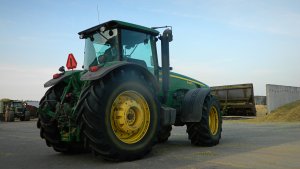 John Deere 8430