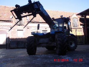 New Holland LM435A