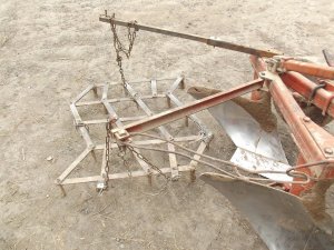 Brona przy pługu 2x35