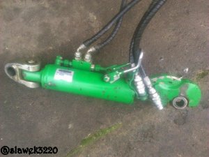 Hydrauliczny łącznik górny.