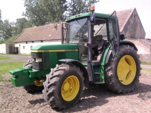 John Deere 6310