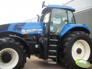 New Holland T8