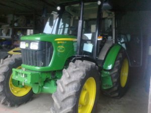 John Deere 5075E