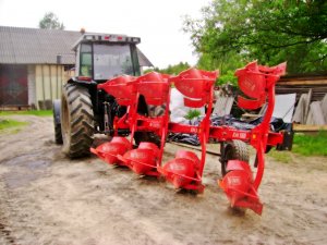 Massey Ferguson 3115 + Akpil