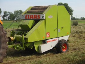 Claas Rollant 44