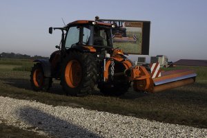 Kubota M8560 z kosiarką