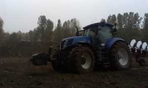 New Holland T7030