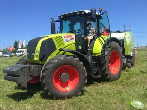 Claas Axion 820 + Claas Rollant 455 Uniwrap