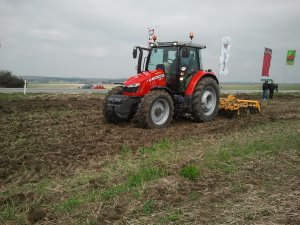 Massey Ferguson 5611