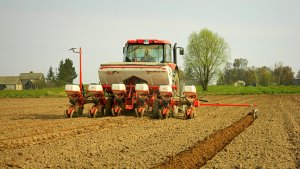 Zetor Forterra 125 + Kuhn Maxima 2 TS