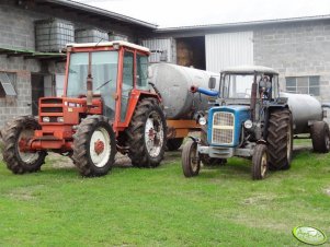 Renault 781-4 i Ursus C-360 z wozami asenizacyjnymi