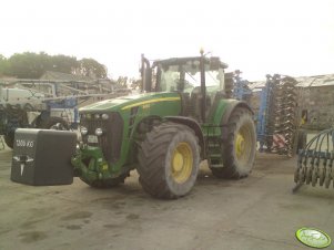 John Deere 8430