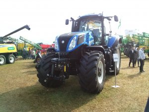 New Holland T8