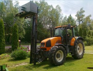 Maszt zaczepiony do ciągnika z obciążnikiem 1000kg