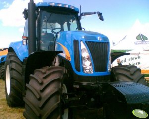 New Holland T8020