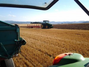 John Deere 8335R + POTTINGER servo 8 skib