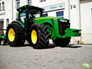 John Deere 8335R