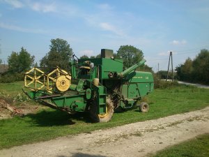 John Deere 330