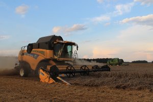 New Holland CX8070 & John Deere 9560i WTS