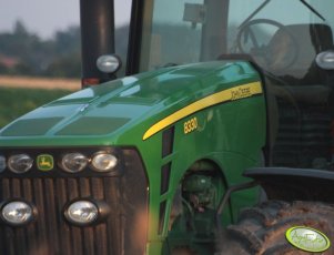 John Deere 8330