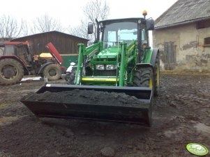 John Deere 5090R & Case 5140