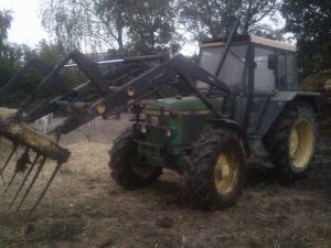 John Deere 2140