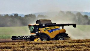 New Holland CR9080