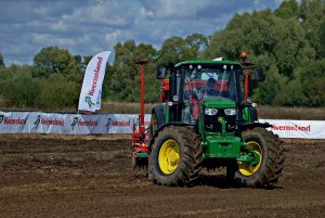 John Deere 6140M + Kverneland Accord