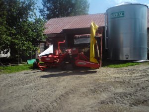 Farmer F8258 + Pottinger Novadisc 265