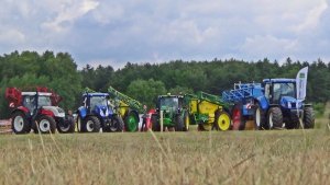 New Holland & John Deere & Steyr