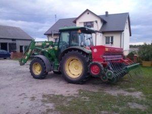 JD 5720 i siewnik Unia Famarol Poznaniak